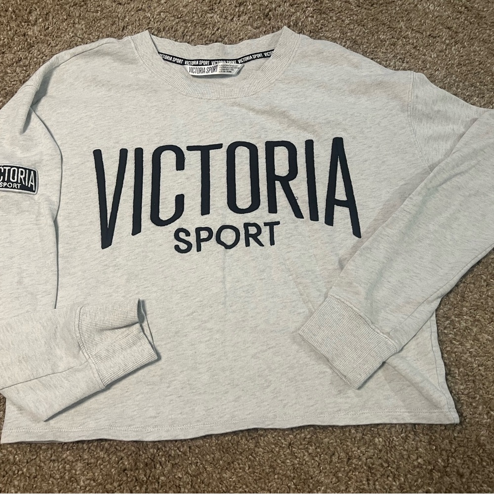 🌻Victoria Sport cropped Gray Sweatshirt🌻